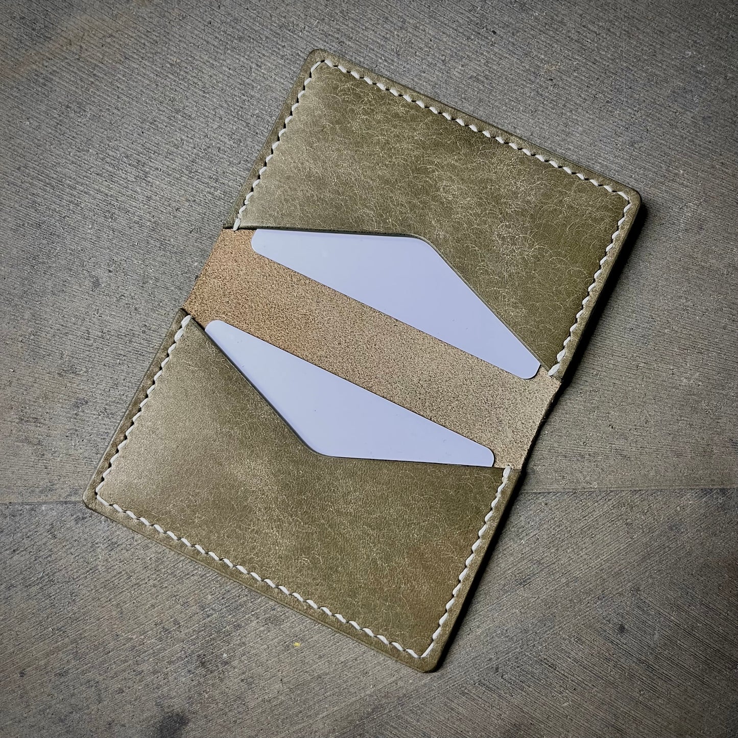 Runt Bi-Fold - Stone